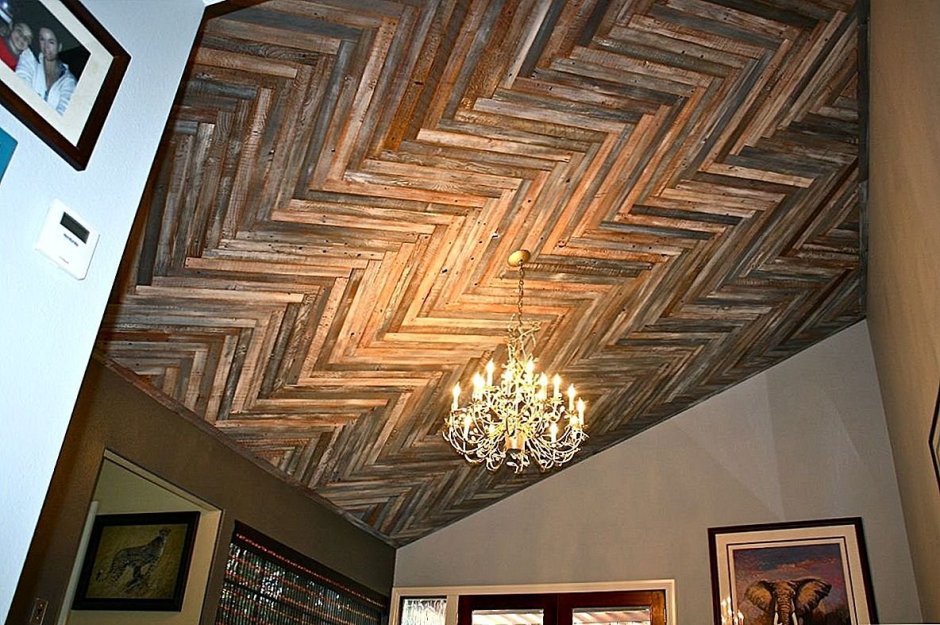 Оригинальный потолок из дерева