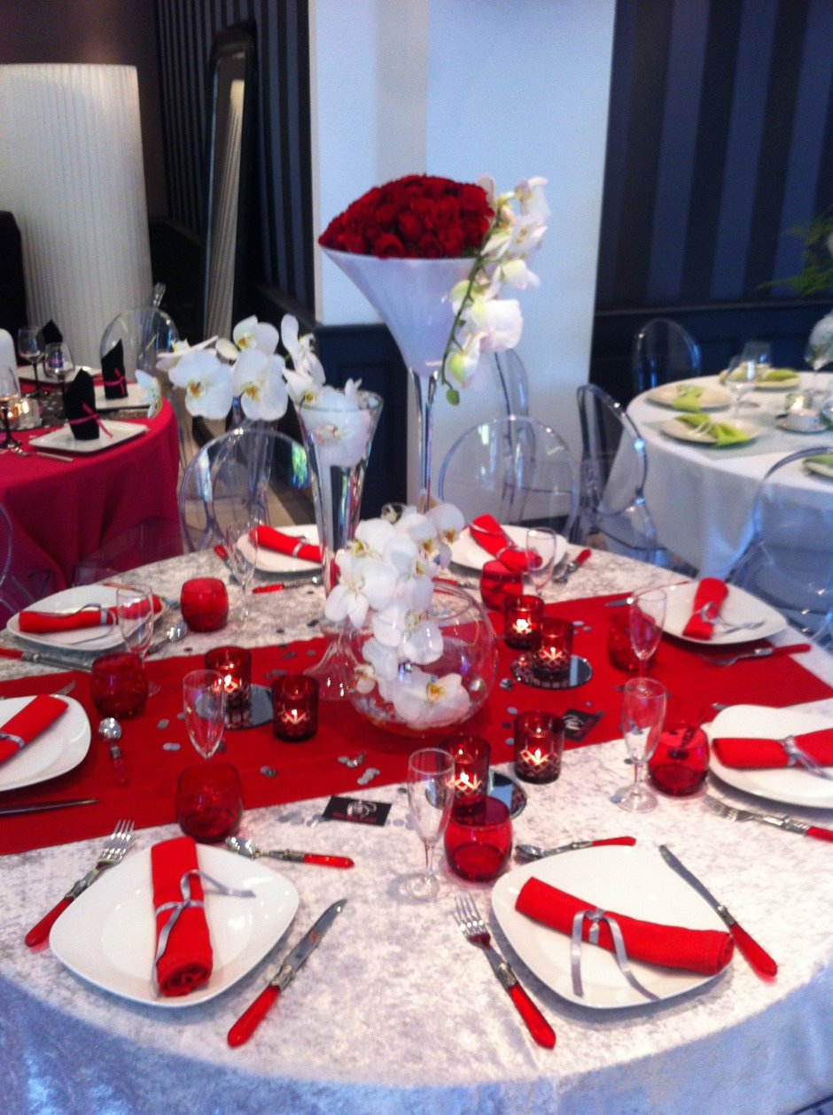 Украшение стола в Красном цвете