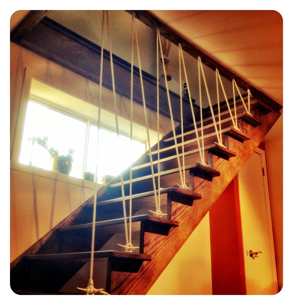 Декоративный трос для лестницы