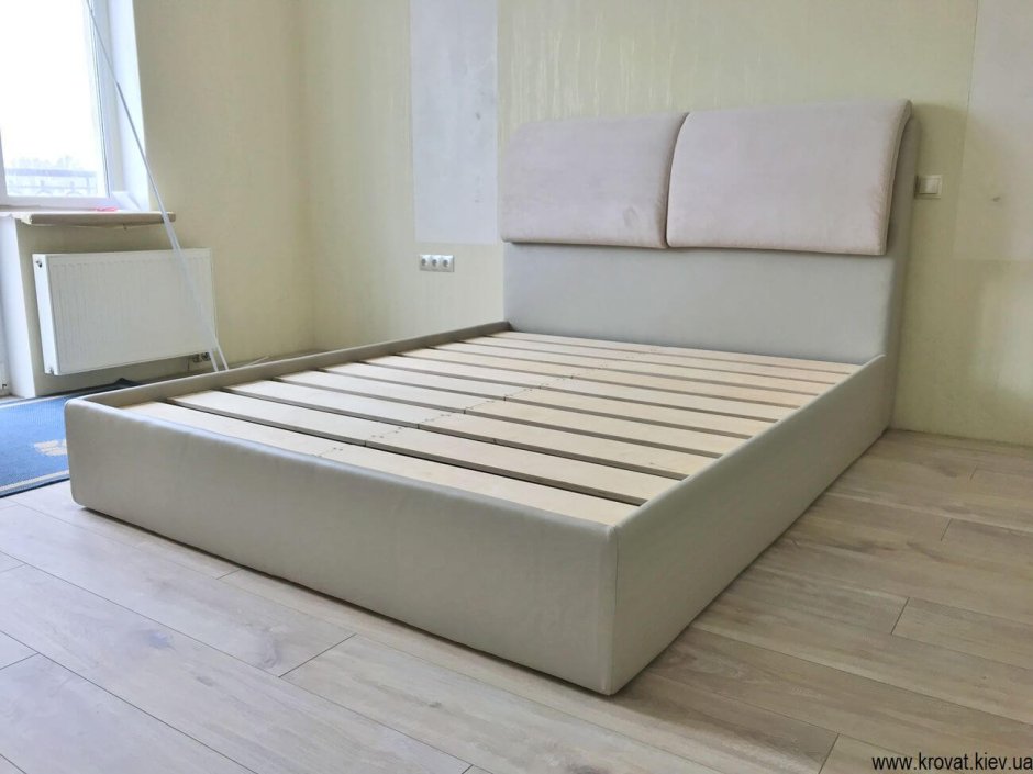 Кровать двуспальная без ламелей